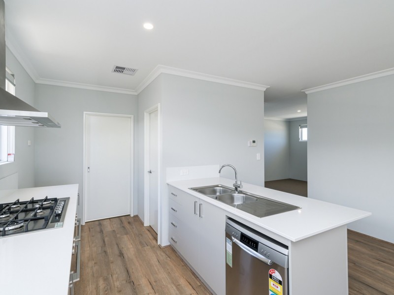 6 Holiday Way, Yanchep WA 6035