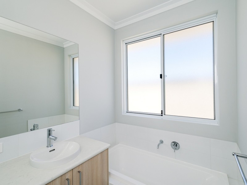 6 Holiday Way, Yanchep WA 6035