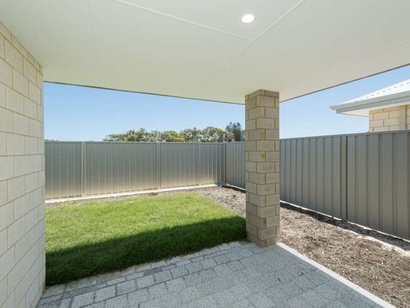 6 Holiday Way, Yanchep WA 6035