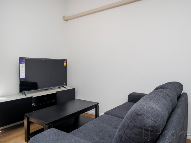 14B Crellin Way, Cloverdale WA 6105