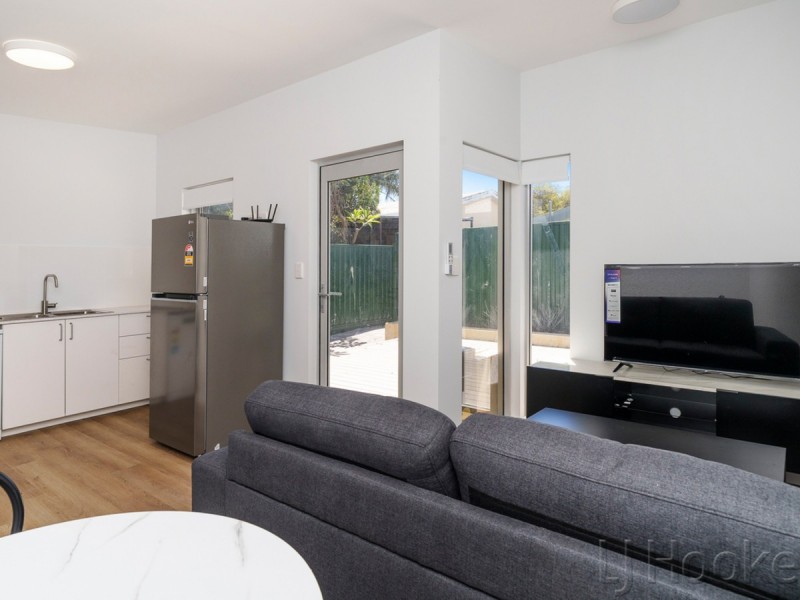 14B Crellin Way, Cloverdale WA 6105