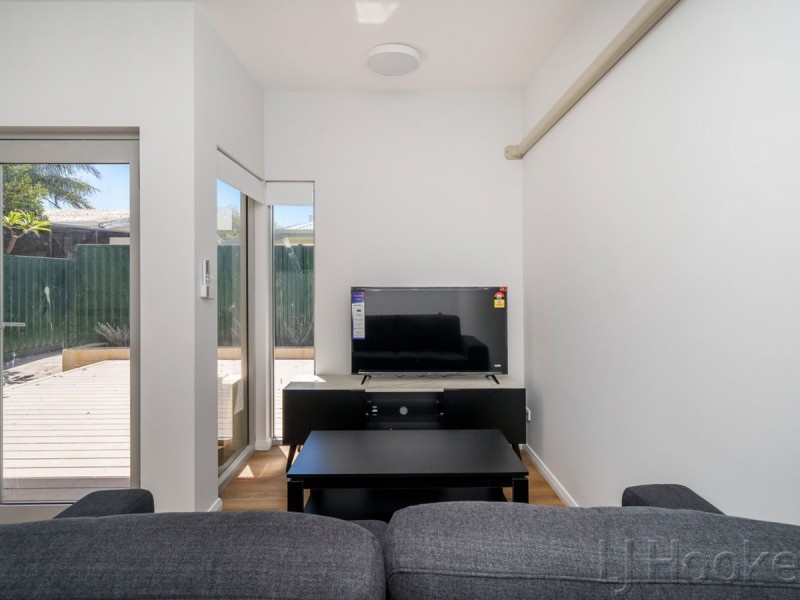 14B Crellin Way, Cloverdale WA 6105