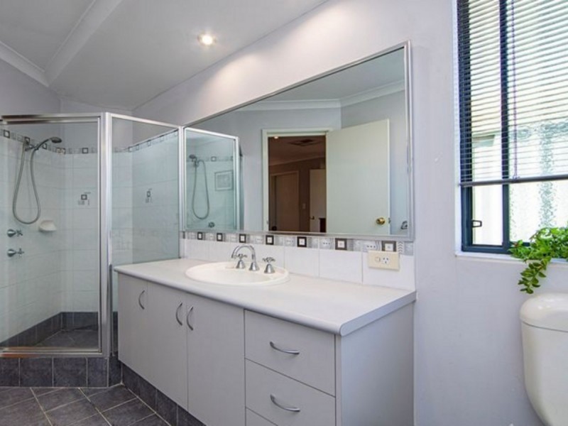 9 Steineck Way, Wattle Grove WA 6107