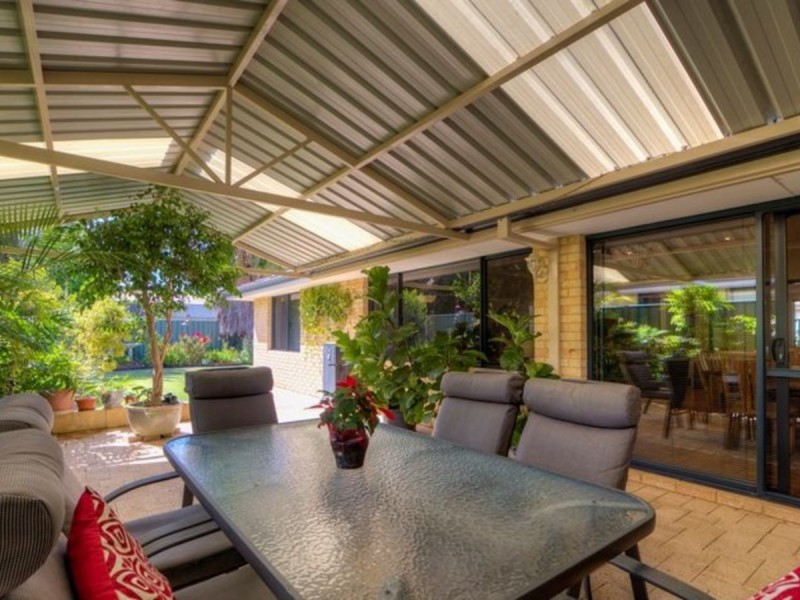 9 Steineck Way, Wattle Grove WA 6107