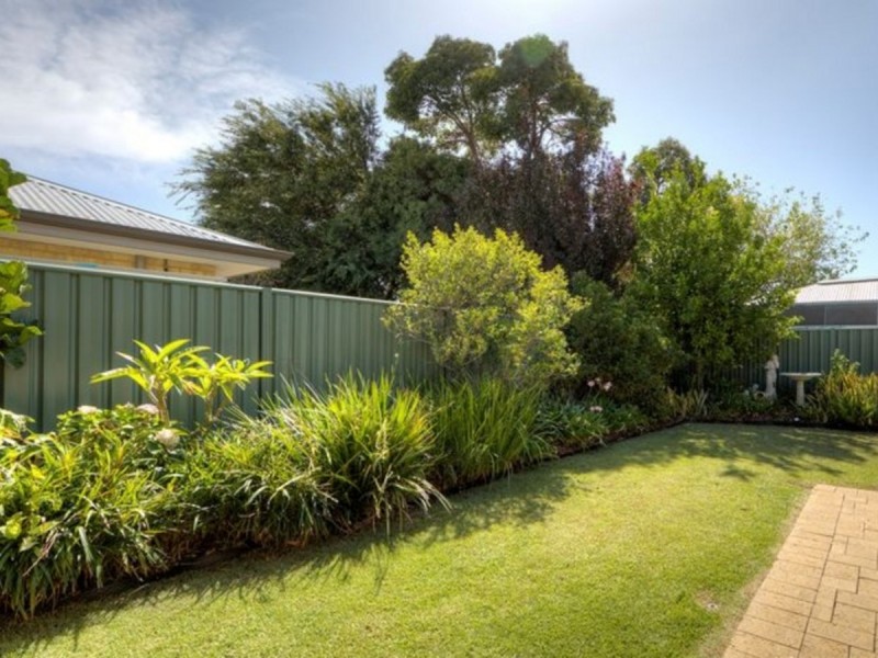 9 Steineck Way, Wattle Grove WA 6107