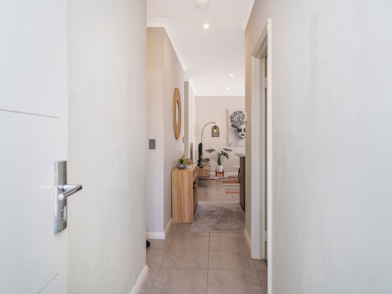 2/129 Centre Street, Queens Park WA 6107