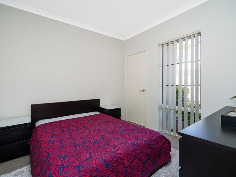 2/129 Centre Street, Queens Park WA 6107