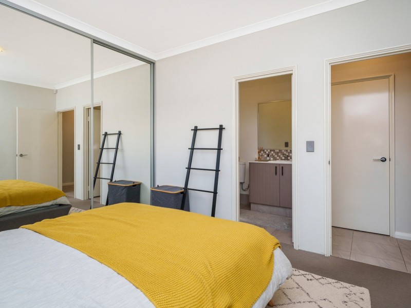 2/129 Centre Street, Queens Park WA 6107