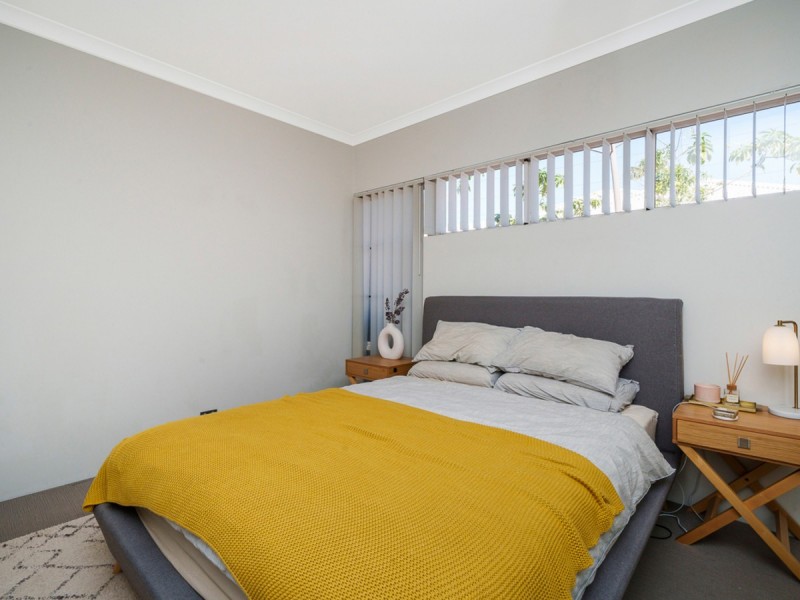 2/129 Centre Street, Queens Park WA 6107