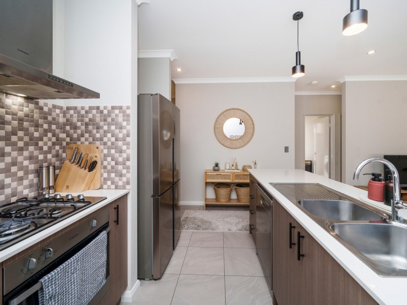 2/129 Centre Street, Queens Park WA 6107