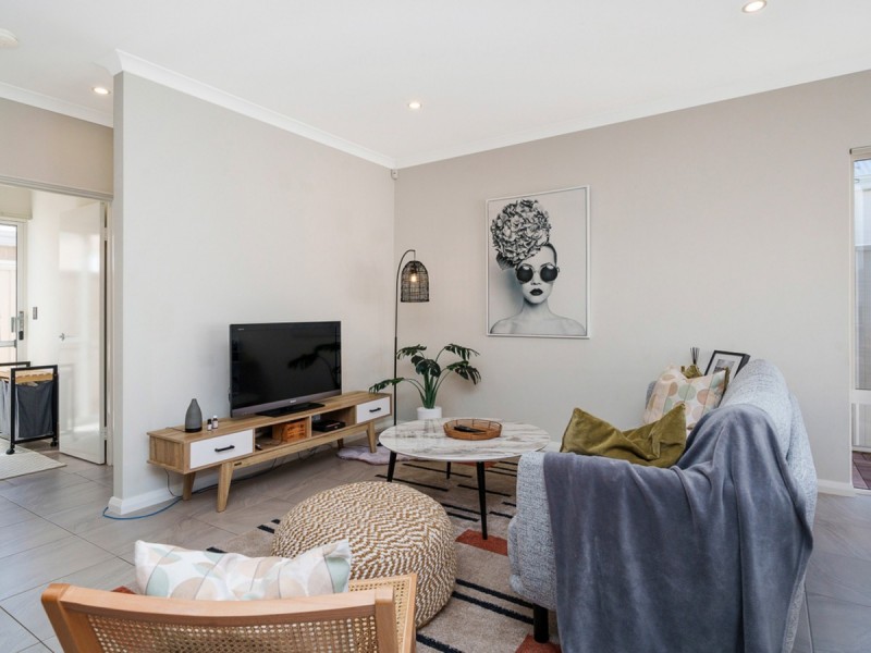 2/129 Centre Street, Queens Park WA 6107