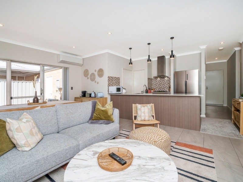 2/129 Centre Street, Queens Park WA 6107