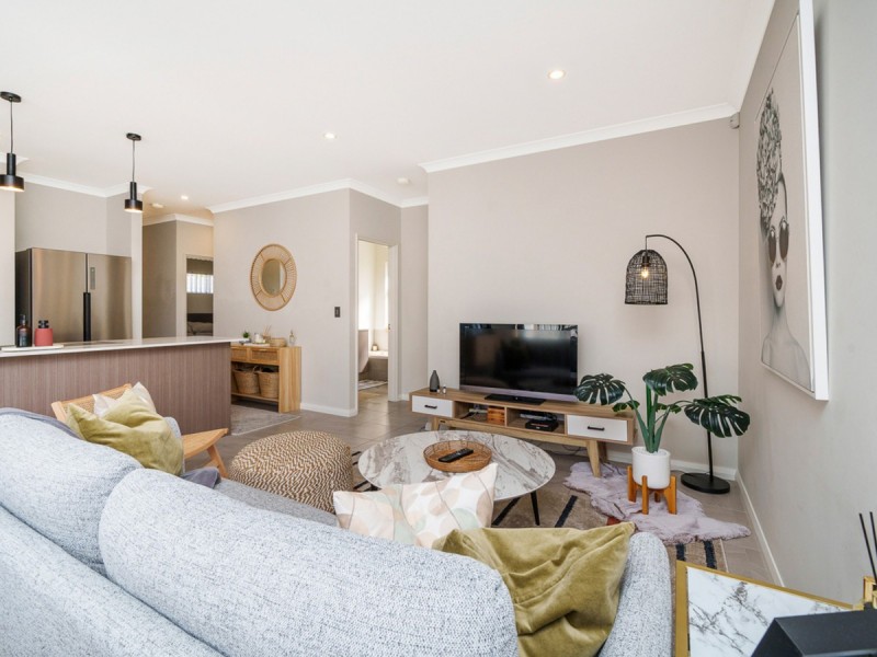 2/129 Centre Street, Queens Park WA 6107