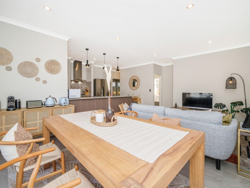 2/129 Centre Street, Queens Park WA 6107