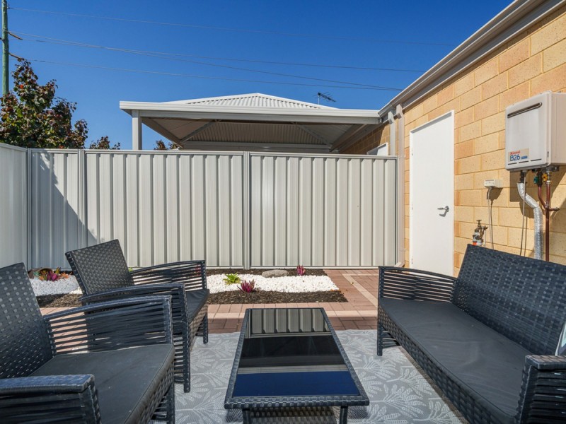 2/129 Centre Street, Queens Park WA 6107