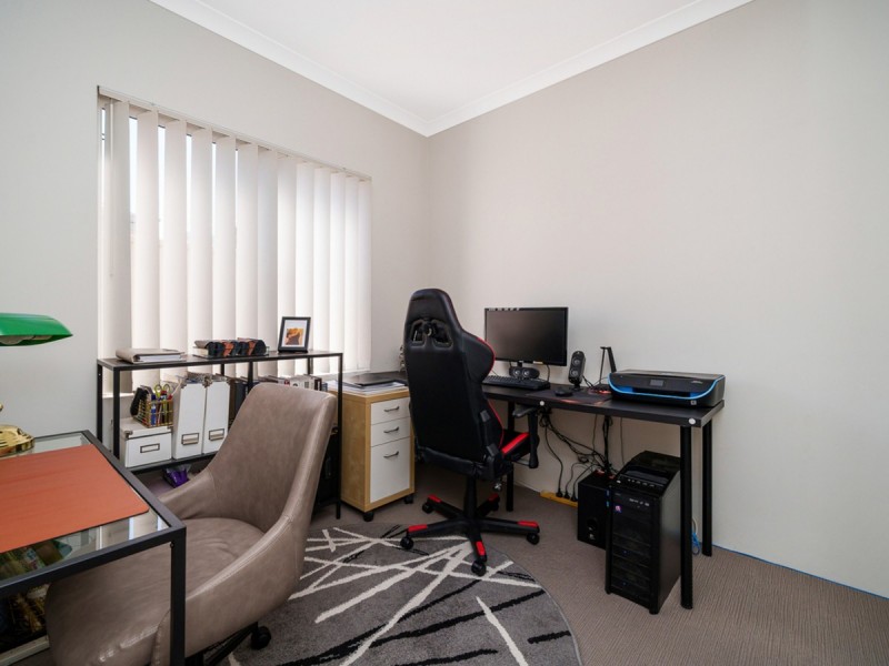 2/129 Centre Street, Queens Park WA 6107