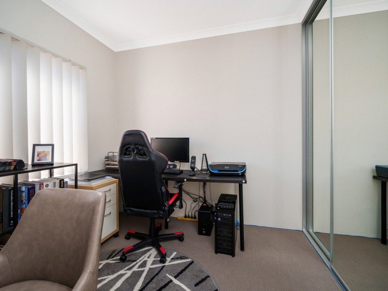 2/129 Centre Street, Queens Park WA 6107