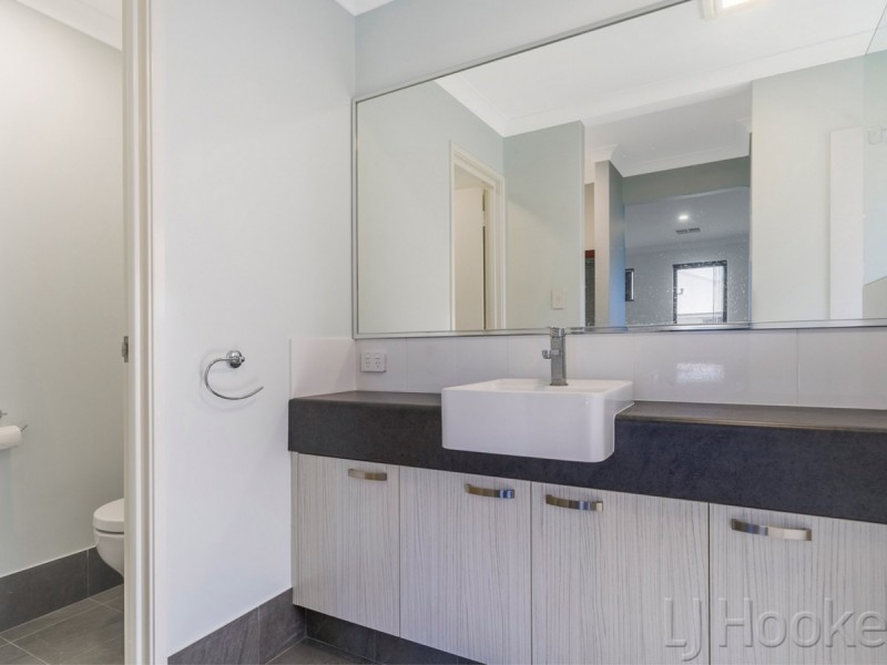 17 Breccia Grove, Piara Waters WA 6112