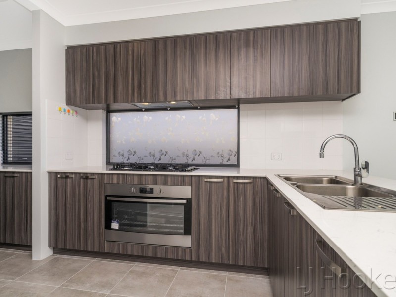 17 Breccia Grove, Piara Waters WA 6112