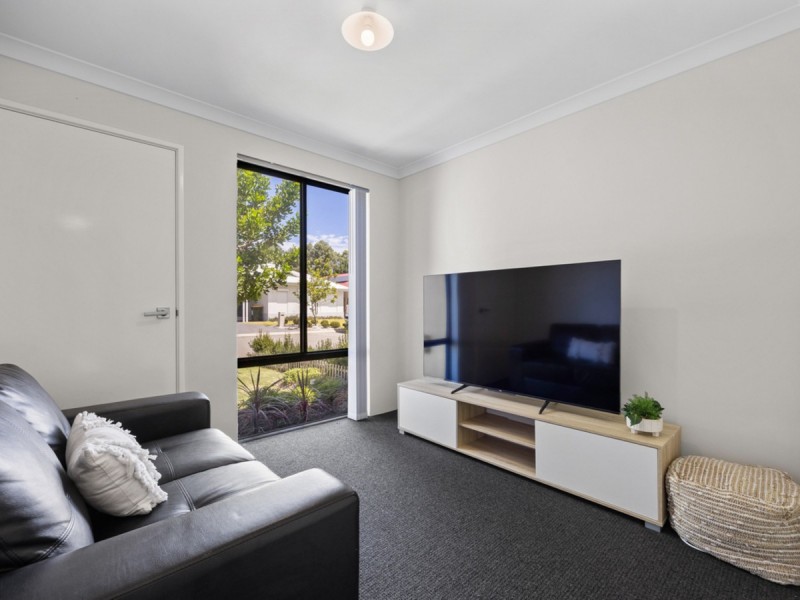 8 Ladysmith Loop, Wellard WA 6170