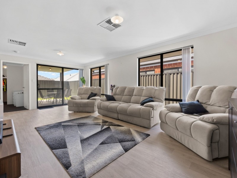 8 Ladysmith Loop, Wellard WA 6170