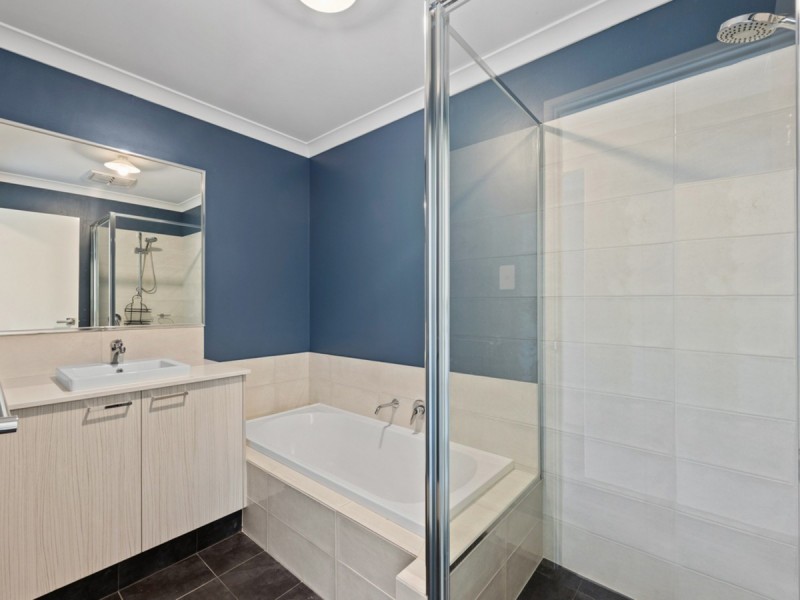 8 Ladysmith Loop, Wellard WA 6170