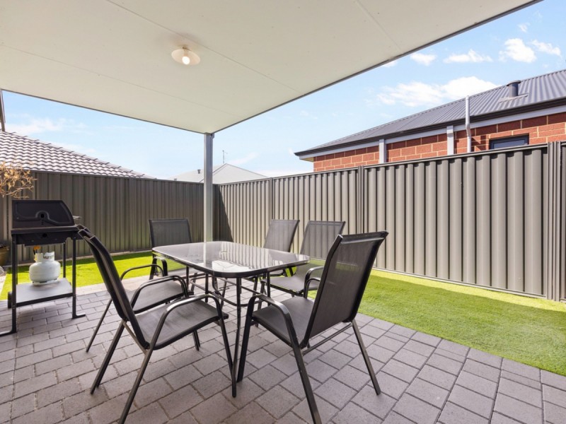 8 Ladysmith Loop, Wellard WA 6170