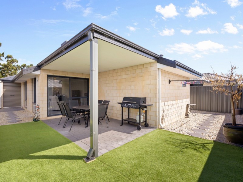 8 Ladysmith Loop, Wellard WA 6170