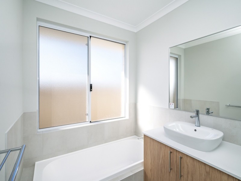 30 Venetian Road, Eglinton WA 6034