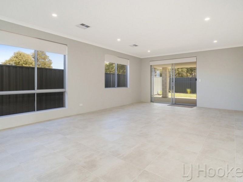 25 Preston Grove, South Guildford WA 6055