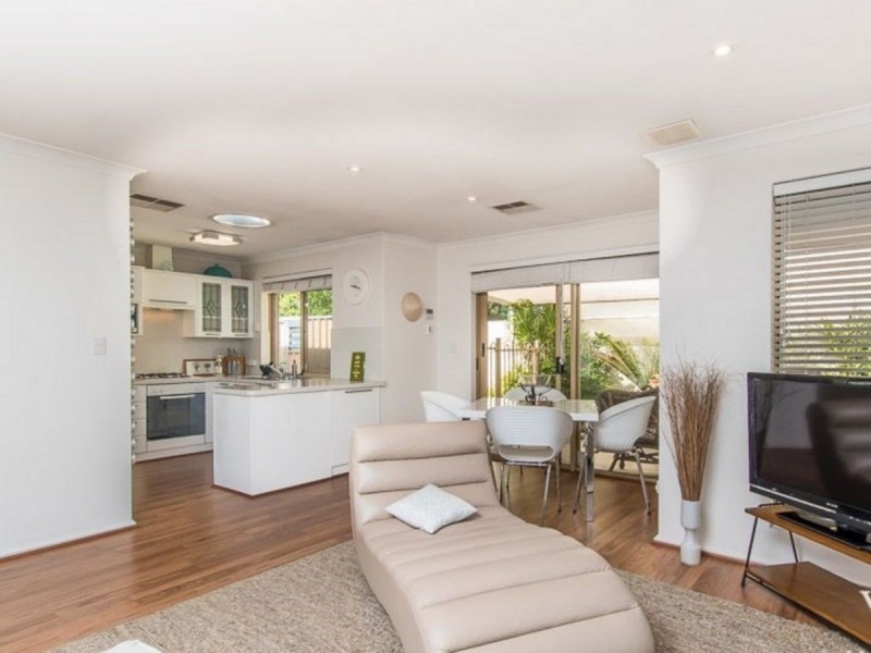 11/2 Palmerston Street, St James WA 6102