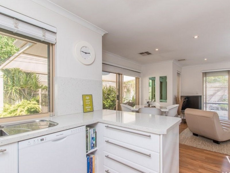 11/2 Palmerston Street, St James WA 6102