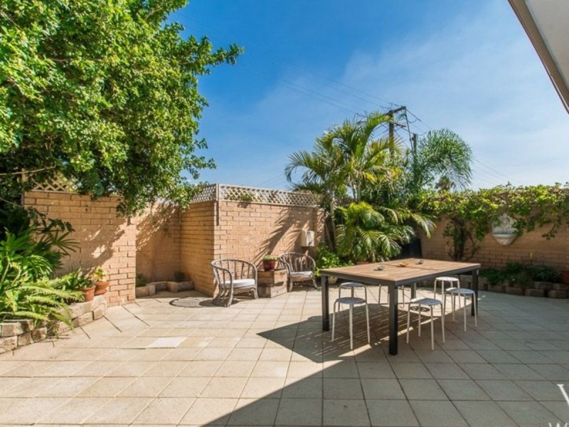 11/2 Palmerston Street, St James WA 6102