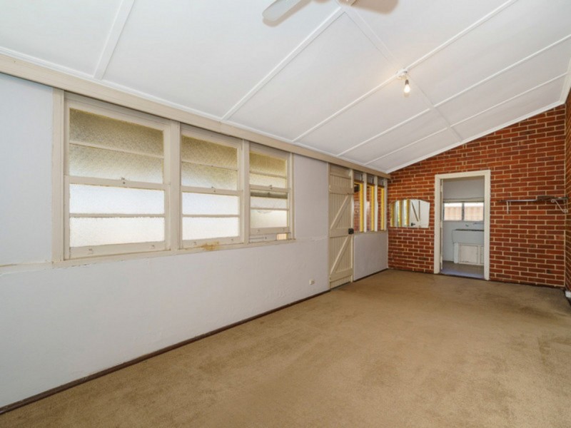 4 Kooyong Road, Rivervale WA 6103