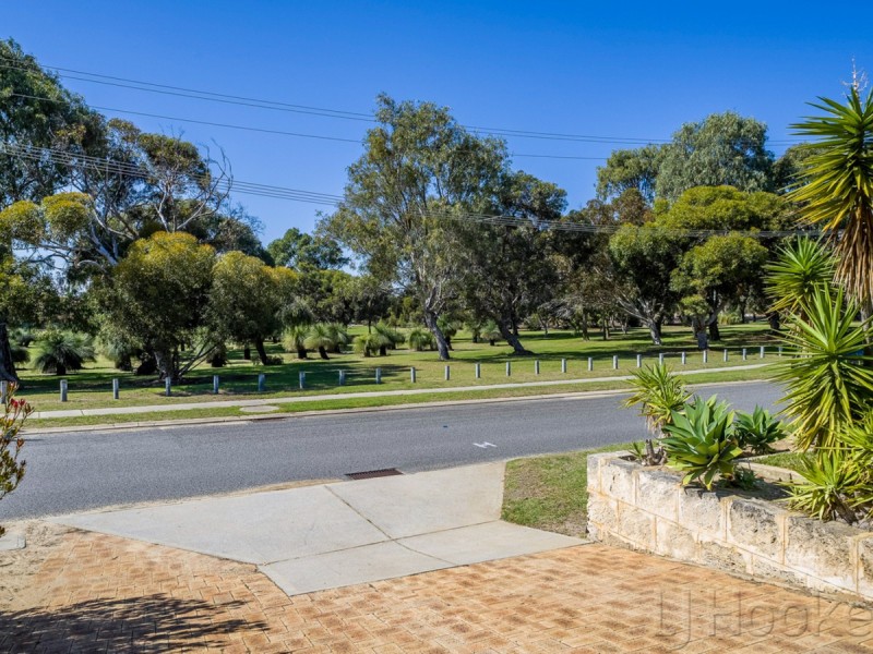 15 Addison Gardens, Merriwa WA 6030