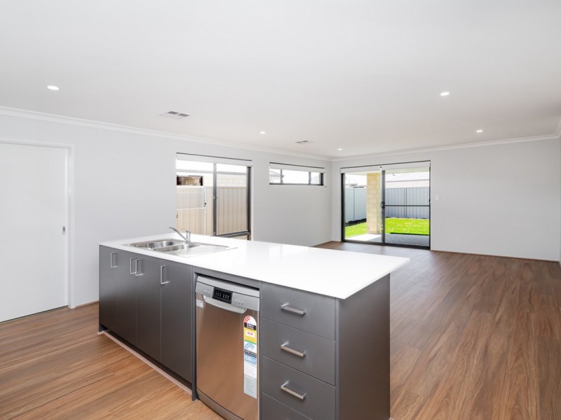 6 Parktree Avenue, Yanchep WA 6035