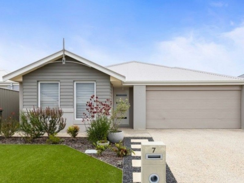 7 Manila Road, Clarkson WA 6030