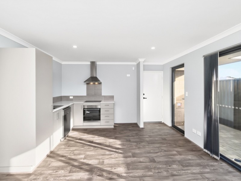 17B Kookaburra, Eglinton WA 6034