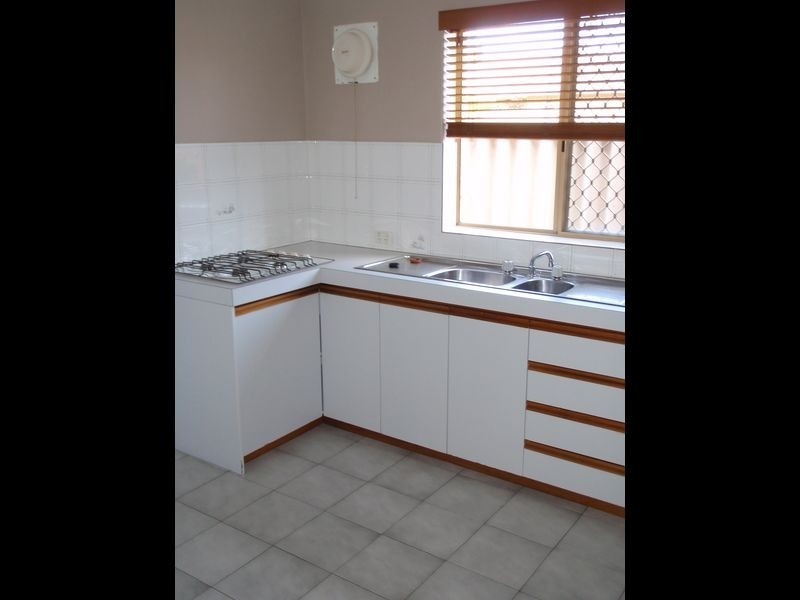 2/5 Camden Street, Dianella WA 6059