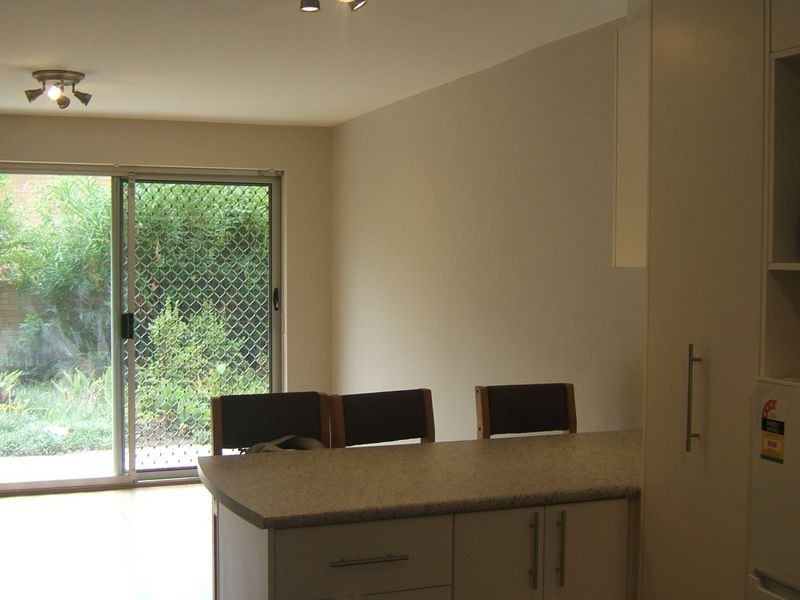 1/10 Tyre Avenue, Riverton WA 6148