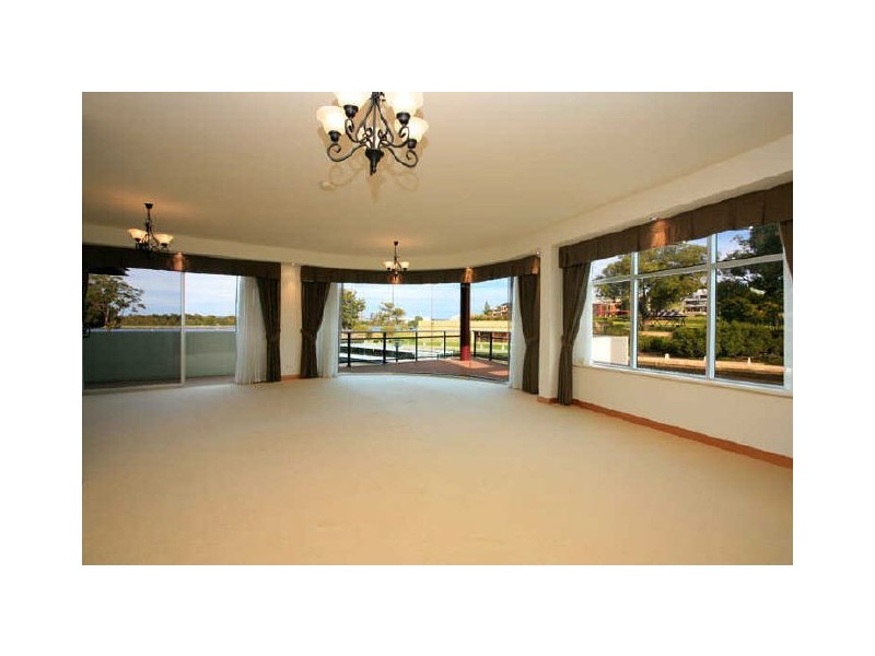 2/1 Henry Lawson Walk, East Perth WA 6004