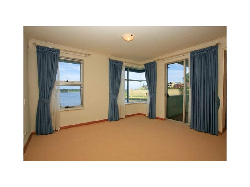 2/1 Henry Lawson Walk, East Perth WA 6004