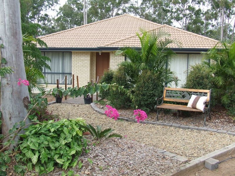 3 Lewis Court, Lockyer Waters QLD 4311