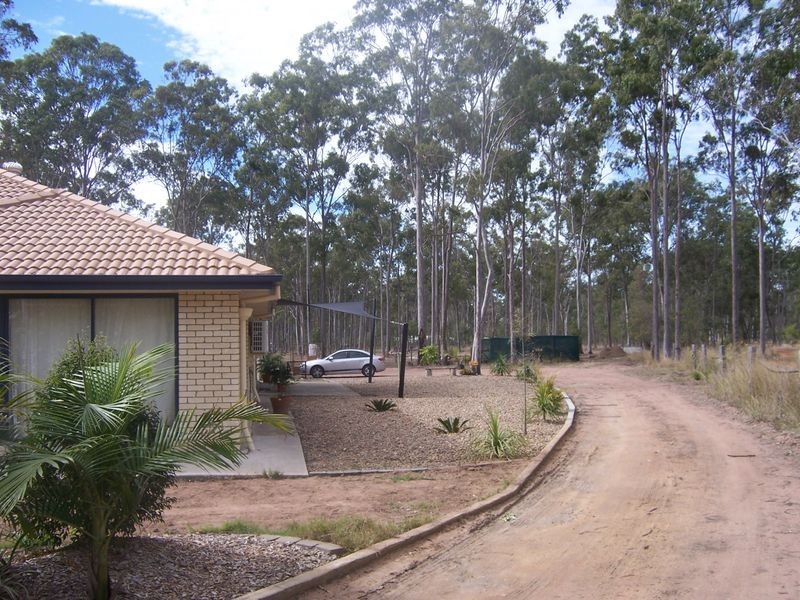 3 Lewis Court, Lockyer Waters QLD 4311