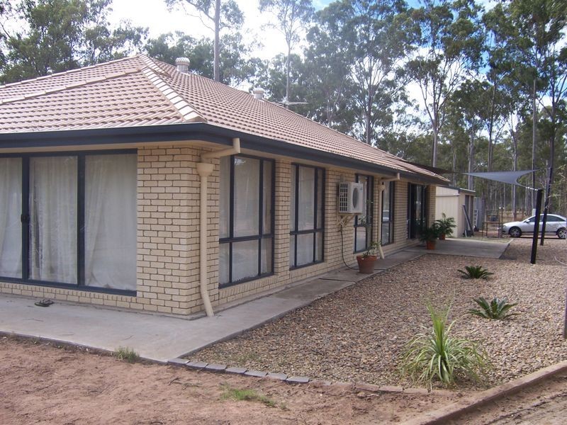 3 Lewis Court, Lockyer Waters QLD 4311