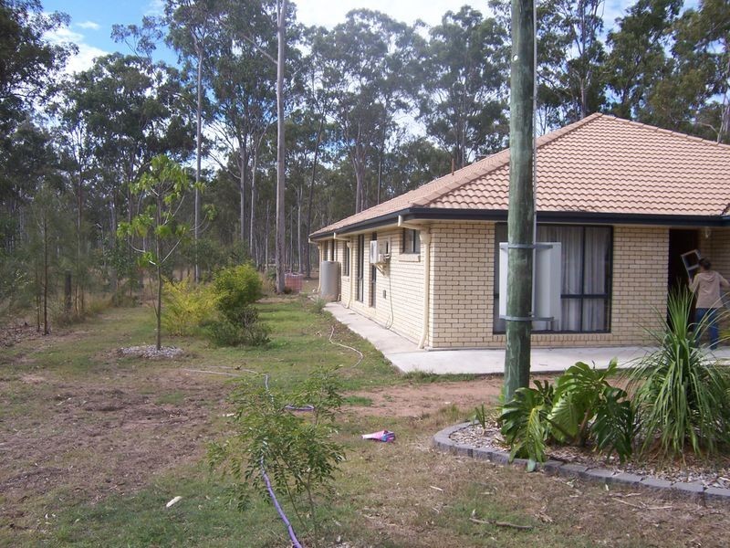 3 Lewis Court, Lockyer Waters QLD 4311