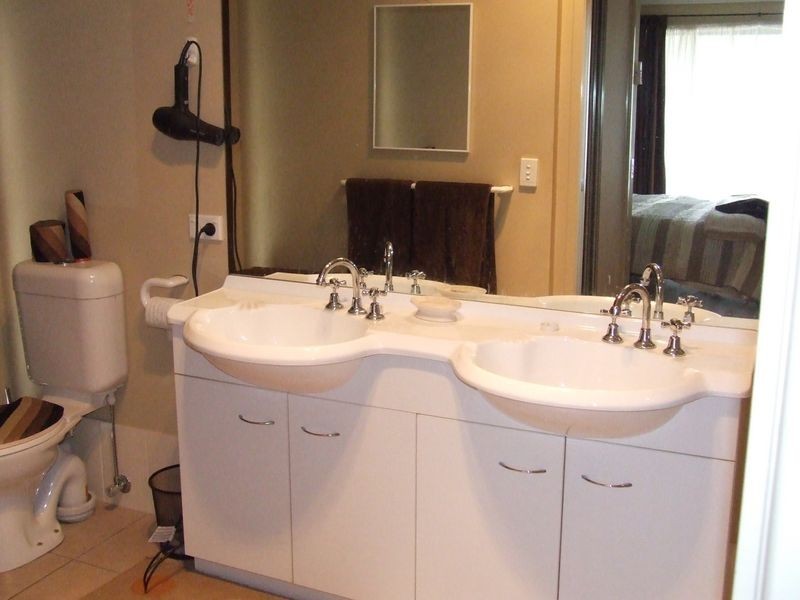 3 Lewis Court, Lockyer Waters QLD 4311