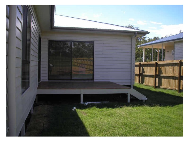 8 Carly Drive, Helidon QLD 4344