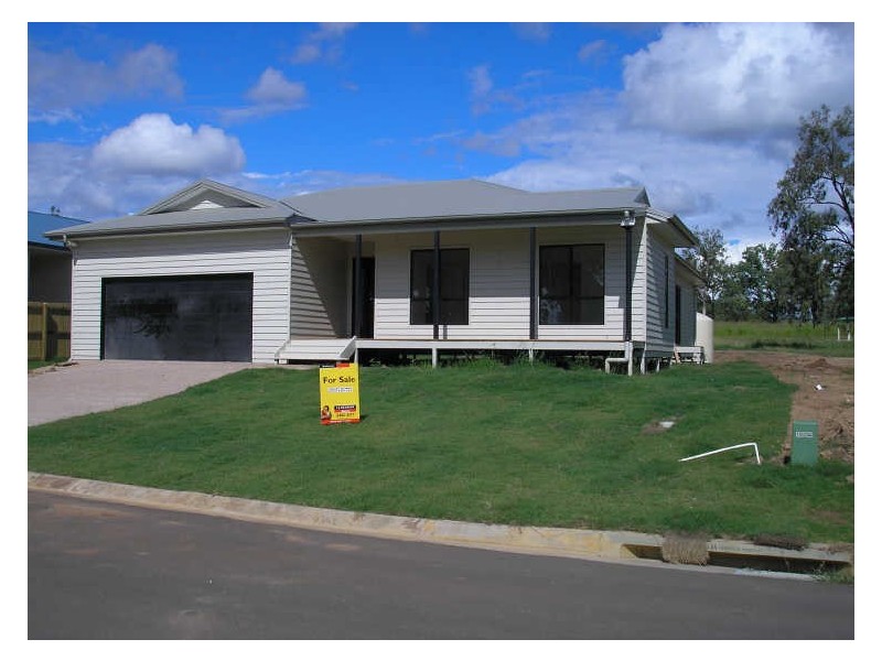 8 Carly Drive, Helidon QLD 4344