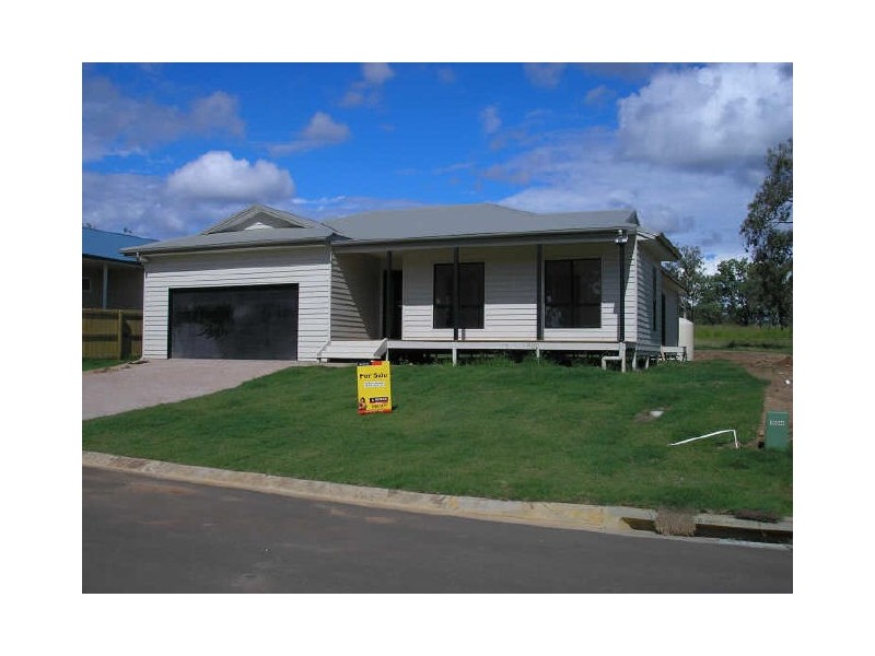 8 Carly Drive, Helidon QLD 4344